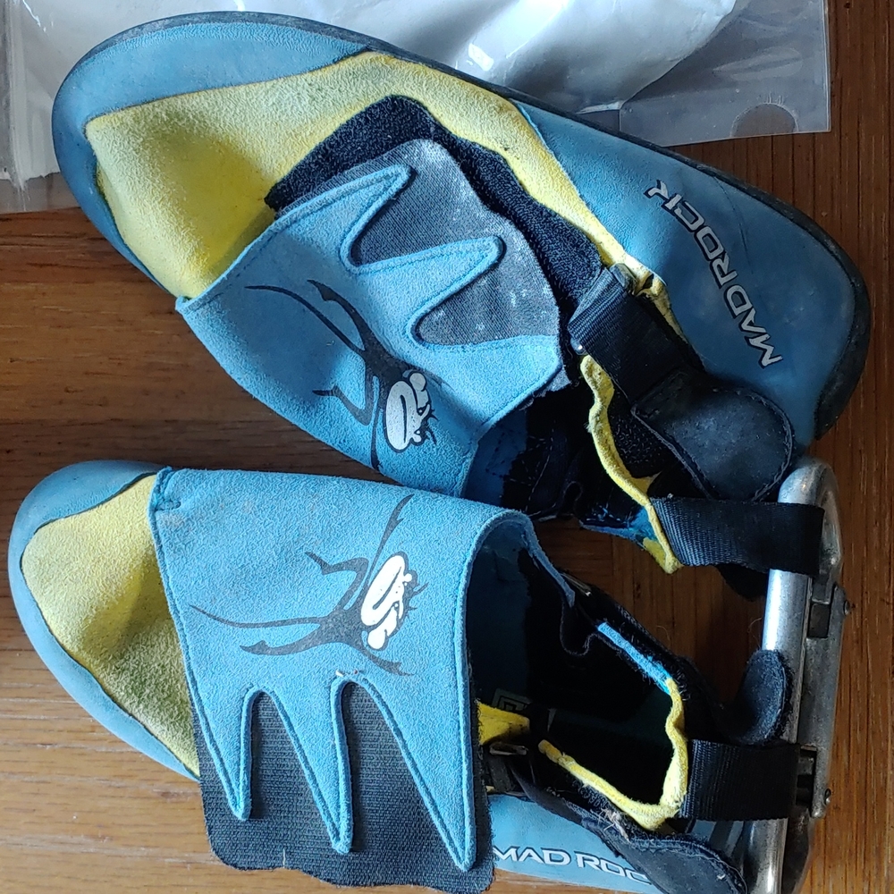 Kids climbing shoes
